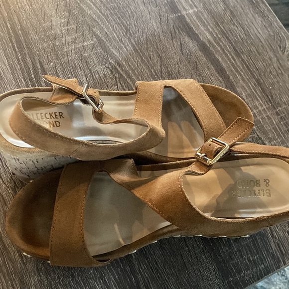 Bleecker & Bond Tan Wedges - Picture 2 of 4